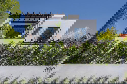 Foto 54 - Elegant Melrose Home w Pool and Private Rooftop
