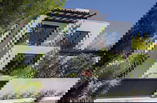 Foto 55 - Elegant Melrose Home w Pool and Private Rooftop