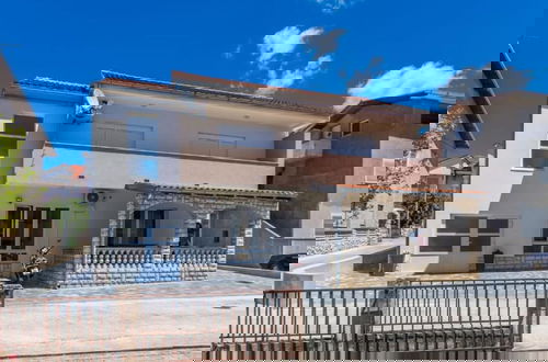Foto 25 - Spacious Two sis Apartments in Zadar With Terrace