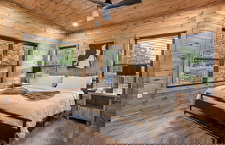 Foto 2 - Jerne Of A Lifetime 4 Bedroom Cabin by RedAwning