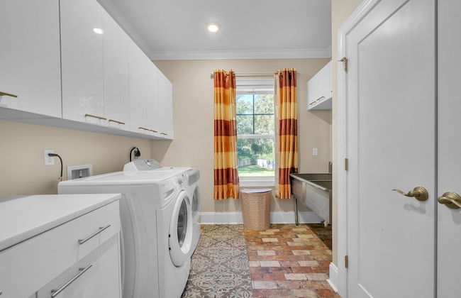 The Pearl Of Killearn 6 Bedroom Home - Photo 14