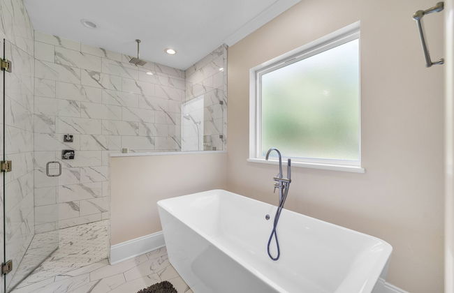 The Pearl Of Killearn 6 Bedroom Home - Photo 11
