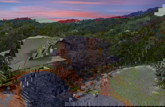 Foto 1 - Hatcher Mountain Hideaway 2 Bedroom Cabin by RedAwning