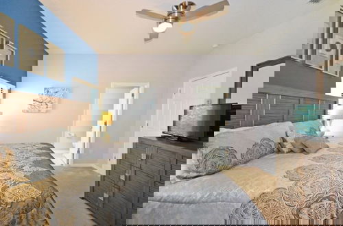 Foto 4 - Happy Daze 4 Bedroom Home by RedAwning