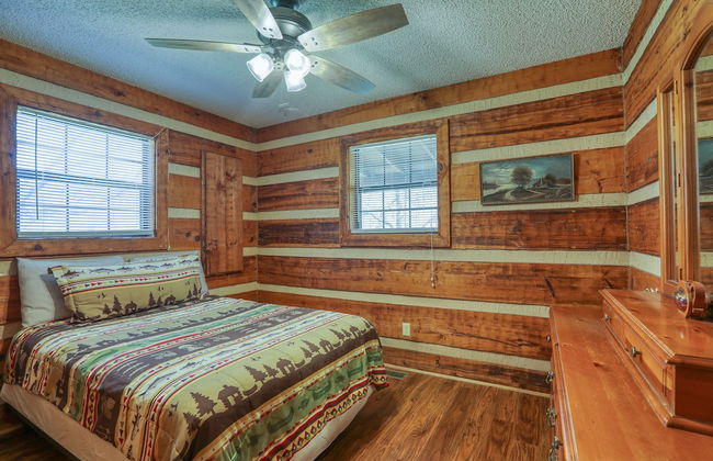 Creekside Memories - 2 Bedrooms, 2 Baths, Sleeps 6 Cabin by RedAwning - Foto 4