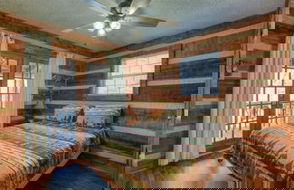 Foto 2 - Creekside Memories - 2 Bedrooms, 2 Baths, Sleeps 6 Cabin by RedAwning