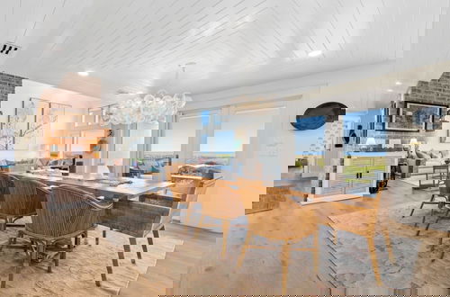 Foto 63 - Multi-level Seaside Residence by RedAwning