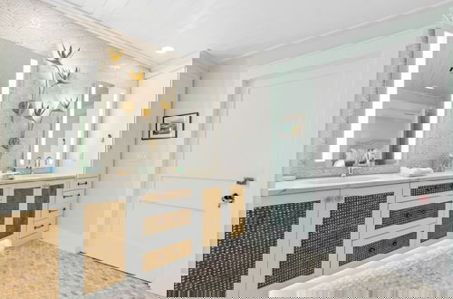 Foto 38 - Multi-level Seaside Residence by RedAwning