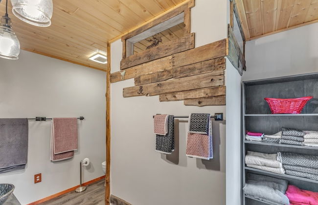 Cabin In The Woods 1 Bedroom Cabin - Photo 19
