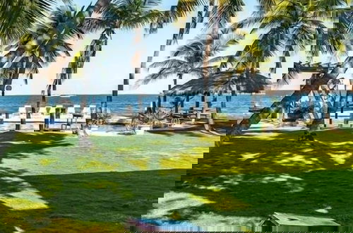 Foto 47 - Entire Compound On Gated Bayfront Property 6 Bedroom Estate by RedAwning