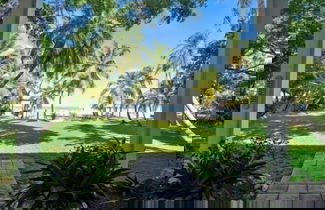 Foto 1 - Entire Compound On Gated Bayfront Property 6 Bedroom Estate by RedAwning