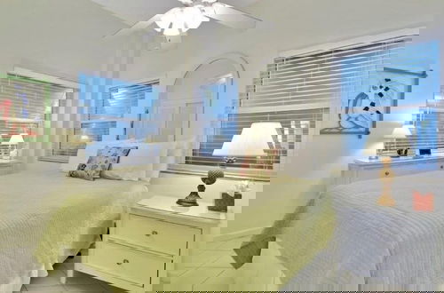 Foto 3 - Gated Estate Duplex On The Bay With Dockage 2 Bedroom Apts by RedAwning
