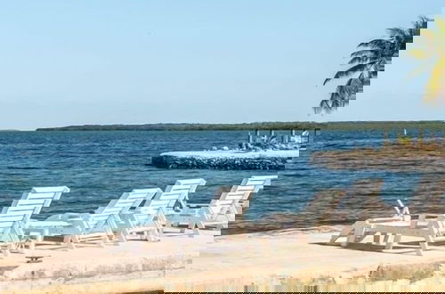 Foto 51 - Entire Compound On Gated Bayfront Property 6 Bedroom Estate by RedAwning