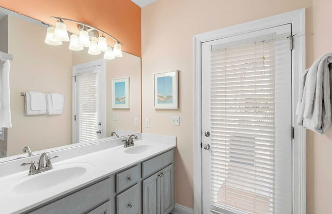 Steps to Beach! Arcade Game Room, Pool + Hot Tub Calico Scallop by Avantstay - Foto 31