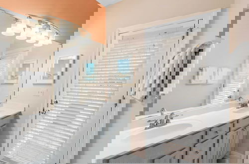 Foto 31 - Steps to Beach! Arcade Game Room, Pool + Hot Tub Calico Scallop by Avantstay