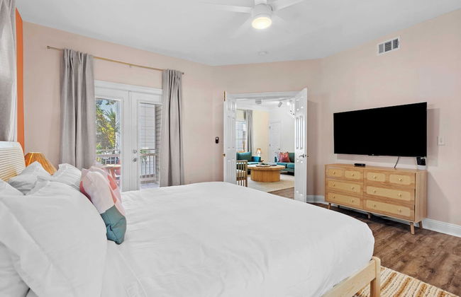 Steps to Beach! Arcade Game Room, Pool + Hot Tub Calico Scallop by Avantstay - Foto 27