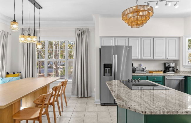 Steps to Beach! Arcade Game Room, Pool + Hot Tub Calico Scallop by Avantstay - Foto 16