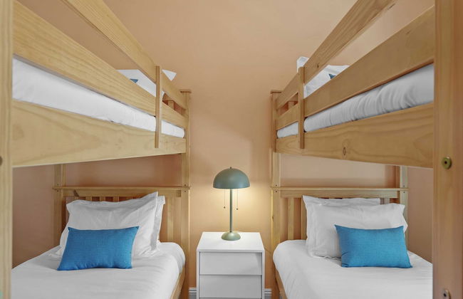 Steps to Beach! Arcade Game Room, Pool + Hot Tub Calico Scallop by Avantstay - Foto 33