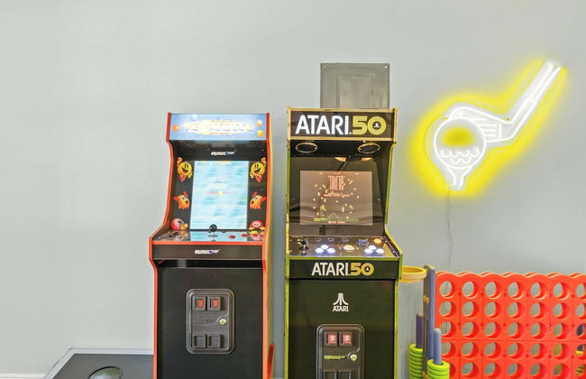 Steps to Beach! Arcade Game Room, Pool + Hot Tub Calico Scallop by Avantstay - Foto 59