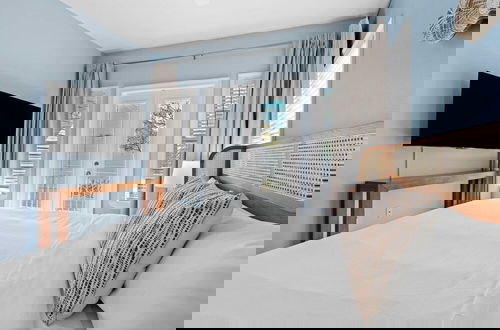 Foto 43 - Steps to Beach! Arcade Game Room, Pool + Hot Tub Calico Scallop by Avantstay
