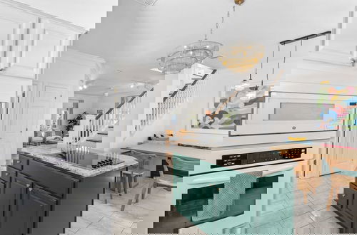 Foto 18 - Steps to Beach! Arcade Game Room, Pool + Hot Tub Calico Scallop by Avantstay