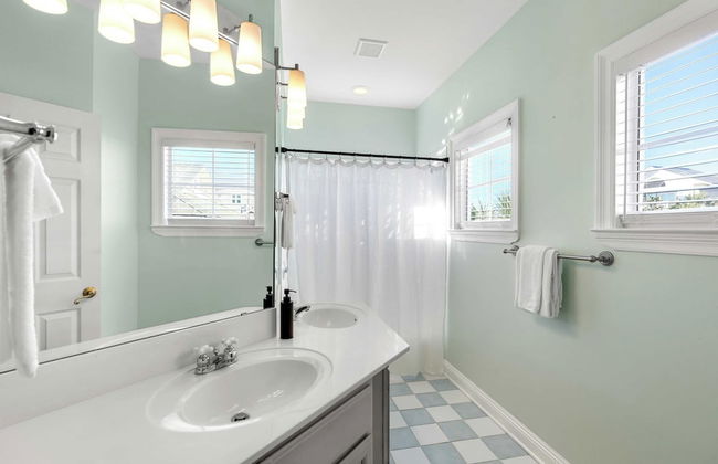 Steps to Beach! Arcade Game Room, Pool + Hot Tub Calico Scallop by Avantstay - Foto 41