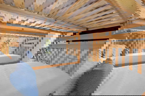 Foto 34 - Steps to Beach! Arcade Game Room, Pool + Hot Tub Calico Scallop by Avantstay