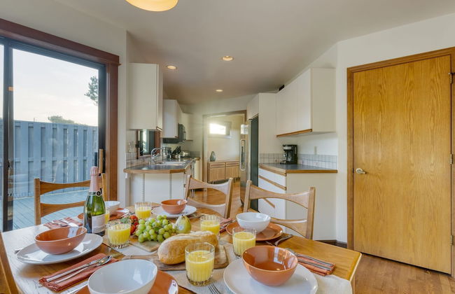 Half Block to Beach w Oceanview Patio Balcony The Shore Pine by Avantstay - Foto 17