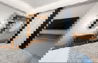 Foto 1 - Captain's Seafront Apartments