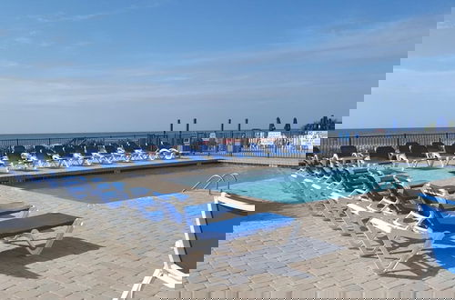 Foto 25 - Bluewater Resort 903