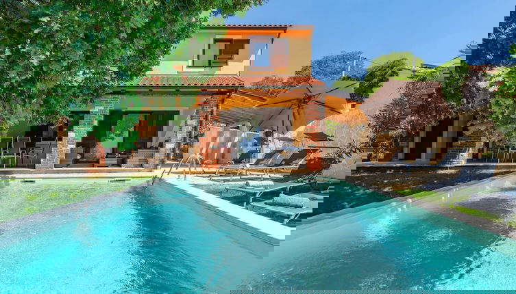 Foto 1 - Lovely Villa Near the Beach
