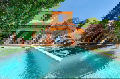 Foto 1 - Lovely Villa Near the Beach