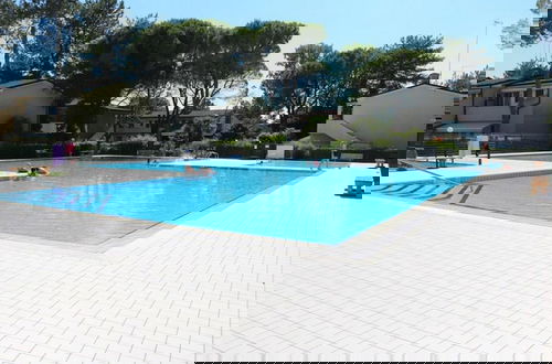 Photo 6 - Bright Apartment With Terrace and Shared Swimming Pool - Beahost