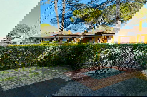 Photo 14 - Bright Apartment With Terrace and Shared Swimming Pool - Beahost