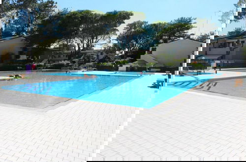 Foto 5 - Bright Apartment With Terrace and Shared Swimming Pool - Beahost