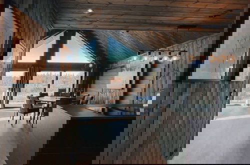 Foto 32 - Modern Mountain Cabin - Outdoor Hot Tub - 8 Beds