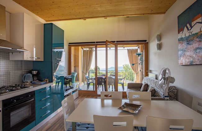 Blue Villa With Shared Pool and Private Garden Near Salò - Foto 13