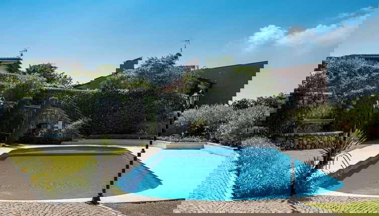 Foto 1 - Red Villa With Shared Pool and Private Garden is the new Black on Lake Garda