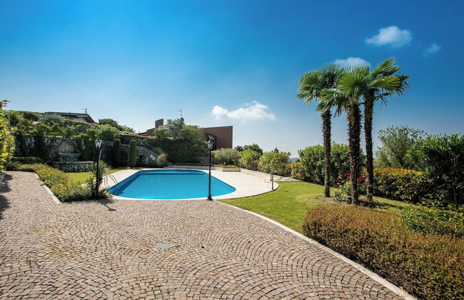 Blue Villa With Shared Pool and Private Garden Near Salò - Foto 18
