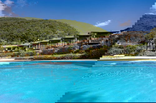 Foto 17 - Blue Villa With Shared Pool and Private Garden Near Salò