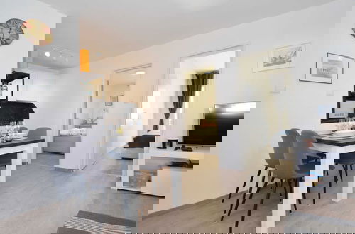 Foto 14 - Tranquil and Bright Apartment With Loggia