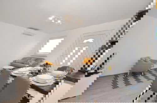 Foto 16 - Tranquil and Bright Apartment With Loggia