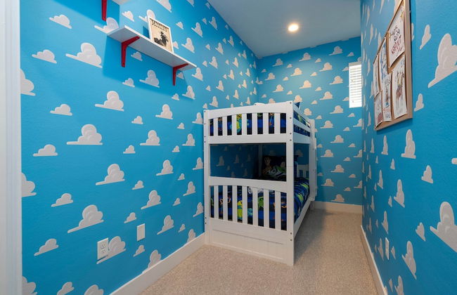 Modern Chic Home Mickey and Toy Story Rooms - Foto 32