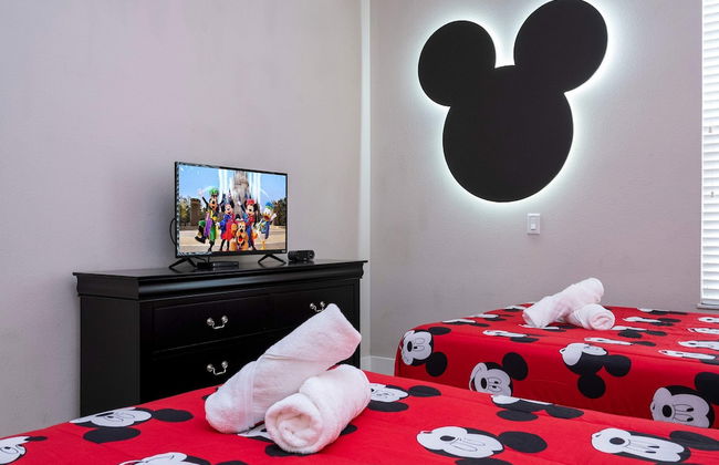 Modern Chic Home Mickey and Toy Story Rooms - Foto 29