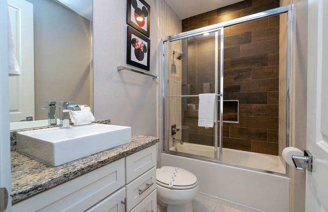 Modern Chic Home Mickey and Toy Story Rooms - Foto 30