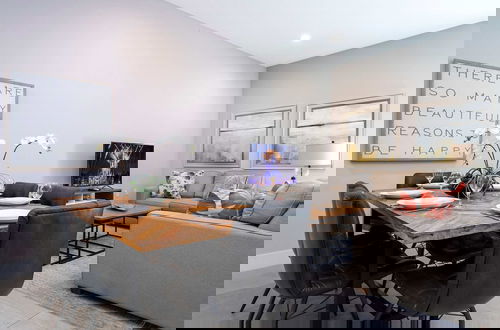 Foto 2 - Modern Chic Home Mickey and Toy Story Rooms