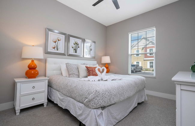 Modern Chic Home Mickey and Toy Story Rooms - Foto 22