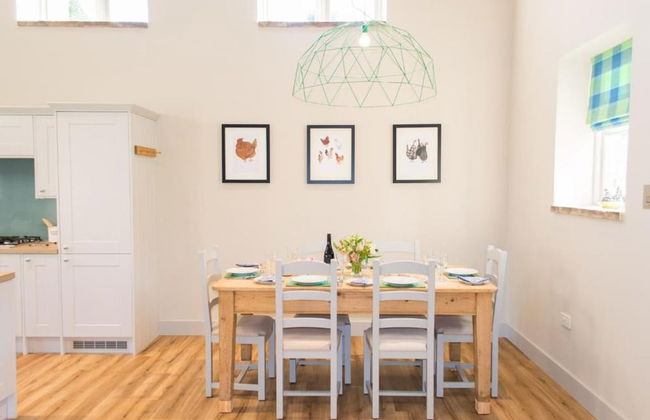 Host Stay Boathouse Barn - Photo 3