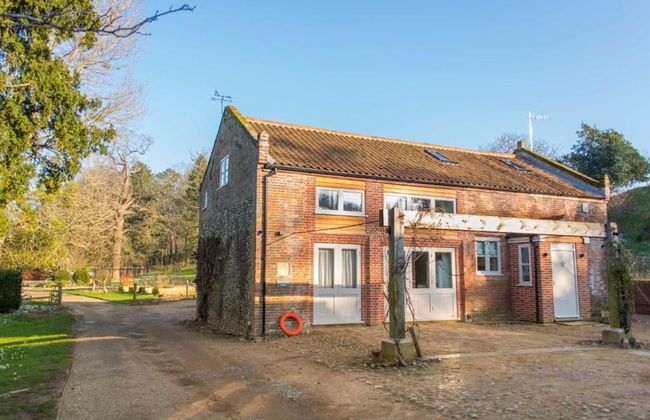 Host Stay Boathouse Barn - Photo 2