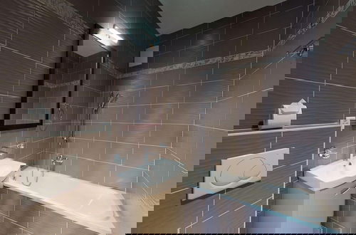 Foto 7 - Modern Apartment in Prime Location